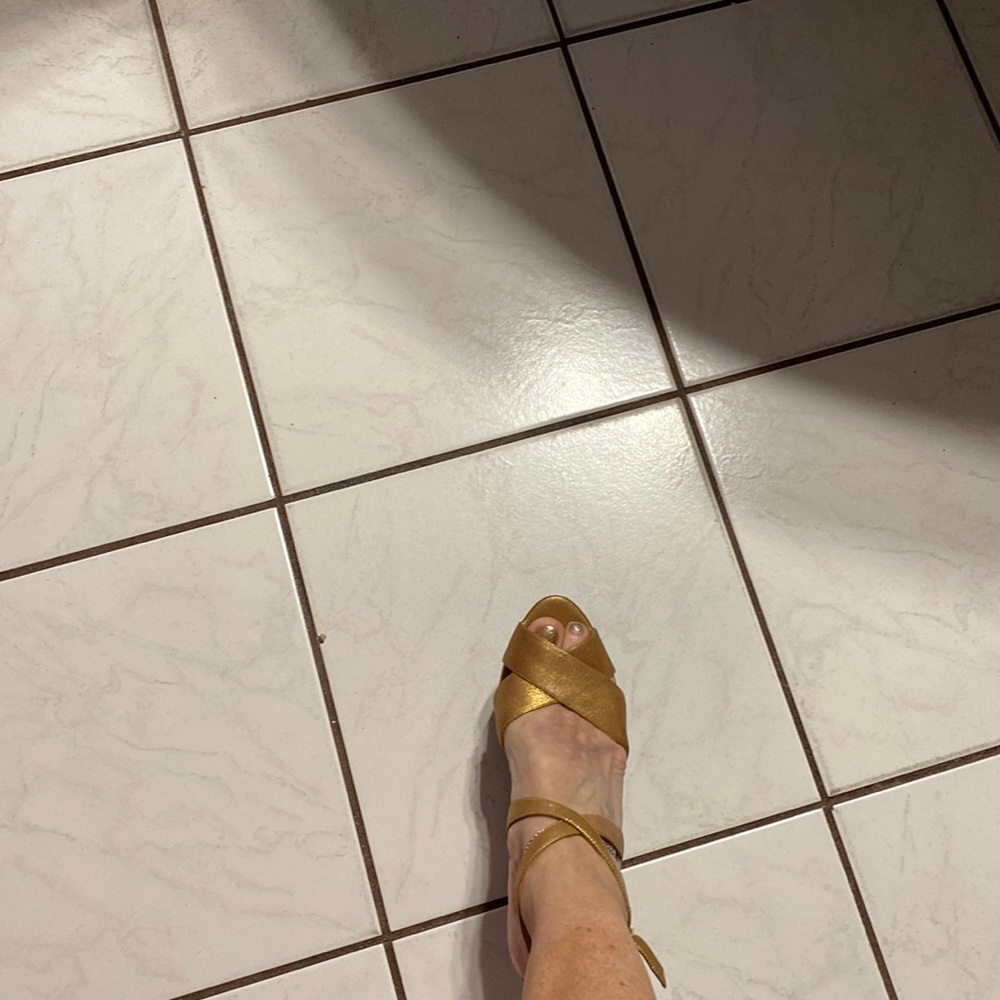 New Gold high heels size 7 1/2